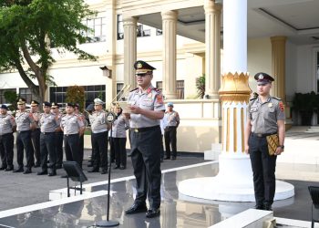 Wakapolda Jambi Brigjen Pol. M. Mustaqim memimpin Upacara Kesadaran Nasional Tahun 2026 di Lapangan Mapolda Jambi, Senin (19/1/2026) (Dok. Nahar)