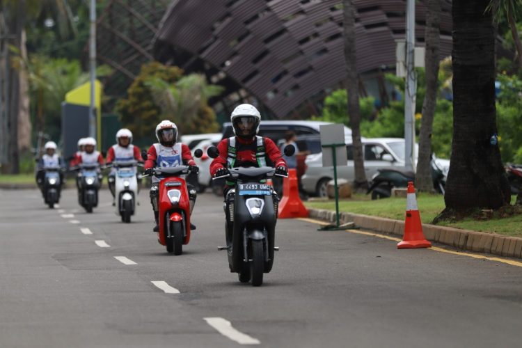Ilustarsi Sejumlah pengendara sepeda motor mengikuti kegiatan edukasi keselamatan berkendara (Dok. Sinsen)