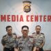 Kabid Humas Polda Jambi Kombes Pol Erlan Munaji (tengah) menyampaikan keterangan pers terkait penanganan longsor pertambangan emas tanpa izin (PETI) di Kabupaten Sarolangun yang menewaskan delapan orang, Rabu (21/1/2026). (Dok. Nahar)