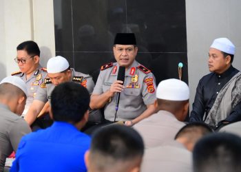 Wakapolda Jambi Brigjen Pol. M. Mustaqim menyampaikan sambutan saat peringatan Isra’ Mi’raj Nabi Muhammad SAW 1447 Hijriah di Masjid Al-Ikhlas Polda Jambi, Kamis (22/1/2026). (dok. Nahar)