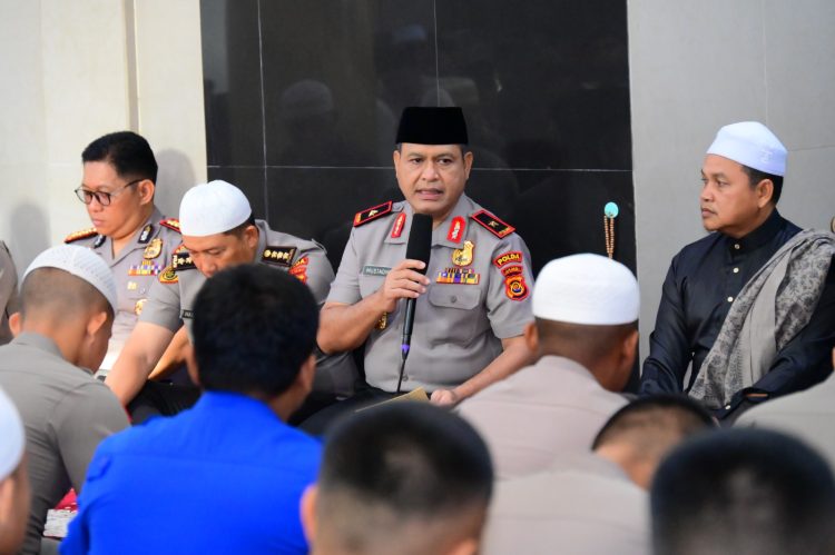 Wakapolda Jambi Brigjen Pol. M. Mustaqim menyampaikan sambutan saat peringatan Isra’ Mi’raj Nabi Muhammad SAW 1447 Hijriah di Masjid Al-Ikhlas Polda Jambi, Kamis (22/1/2026). (dok. Nahar)
