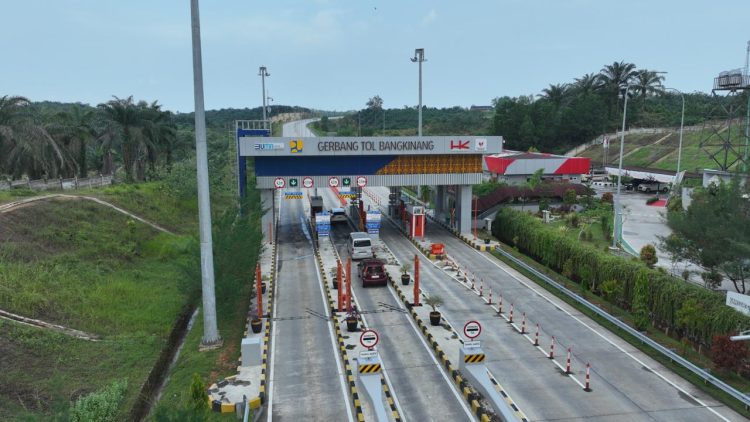 Kondisi lalu lintas di gerbang Tol Bangkinang saat libur panjang Isra Mi’raj 2026. (Dok. HK)