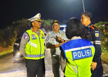 Petugas gabungan kepolisian dan instansi terkait melakukan penanganan di lokasi kecelakaan kereta api dan minibus di Kota Tebing Tinggi, Sumatra Utara, Rabu (21/1/2026).(Dok. Humas JR Jambi)
