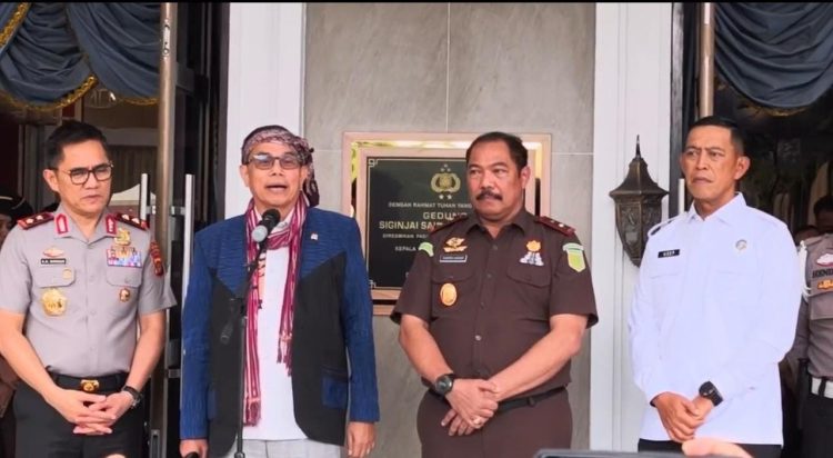 Anggota Komisi III DPR RI bersama Kapolda Jambi Irjen Pol. Krisno H. Siregar dan jajaran saat kunjungan kerja spesifik ke Polda Jambi, Kamis (22/1/2026) (Dok. Nahar)