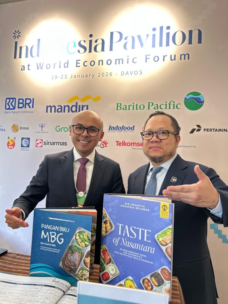 Buku Rasa Bhayangkara Nusantara karya bersama Wakapolri Komjen Pol. Dedi Prasetyo dan Asisten Khusus Presiden RI Bidang Komunikasi dan Analisa Kebijakan Dirgayuza Setiawan resmi diperkenalkan di ajang World Economic Forum (WEF) 2026 di Davos. (Dok/yola)
