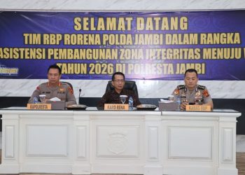 Tim Reformasi Birokrasi Polri Polda Jambi yang dipimpin Karo Rena Polda Jambi Kombes Pol Herwansyah Saidi memberikan asistensi pembangunan Zona Integritas menuju WBK) 2026 di Aula Lokamanginti Polresta Jambi, Jumat (23/1/2026). (Dok. Nahar)