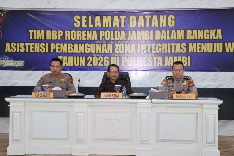Tim Reformasi Birokrasi Polri Polda Jambi yang dipimpin Karo Rena Polda Jambi Kombes Pol Herwansyah Saidi memberikan asistensi pembangunan Zona Integritas menuju WBK) 2026 di Aula Lokamanginti Polresta Jambi, Jumat (23/1/2026). (Dok. Nahar)