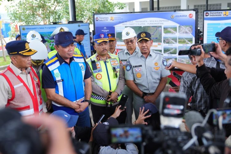 Direktur Utama Jasa Raharja Muhammad Awaluddin bersama Kakorlantas Polri Irjen Pol. Agus Suryonugroho dan jajaran Kementerian Perhubungan serta PT Jasa Marga memberikan keterangan pers usai meninjau kesiapan Tol Yogyakarta–Bawen Seksi 6 di Interchange Purwomartani, Sleman, DIY, Jumat (23/1/2026) (Dok. Humas JR Jambi)