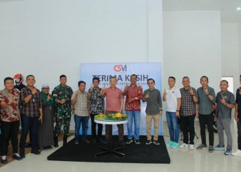Manajemen PT Sinar Sentosa Primatama bersama jajaran Dealer Honda Citra Sentosa Motor Mandiangin berfoto bersama usai peresmian gedung baru di Kecamatan Mandiangin, Kabupaten Sarolangun, Sabtu (24/1/2026). (Dok. Sinsnen)