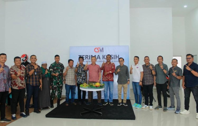 Manajemen PT Sinar Sentosa Primatama bersama jajaran Dealer Honda Citra Sentosa Motor Mandiangin berfoto bersama usai peresmian gedung baru di Kecamatan Mandiangin, Kabupaten Sarolangun, Sabtu (24/1/2026). (Dok. Sinsnen)