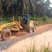 Alat berat milik UPT Alkal Dinas PUPR Kabupaten Muaro Jambi melakukan pemeliharaan ruas jalan kabupaten di Desa Tri Mulya Jaya, Kecamatan Sungai Gelam, Kamis (29/1/2026). (Daus)