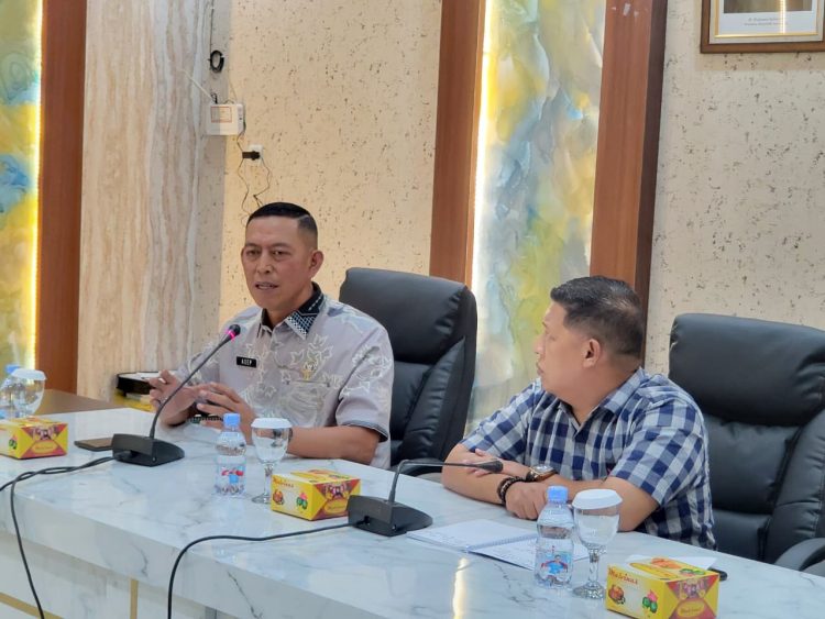 Kepala BNN Provinsi Jambi Brigjen Pol. Asep Saepudin bersilaturahmi dengan Plt. Kepala Dinas Pendidikan Provinsi Jambi M. Umar MY membahas kerja sama pencegahan narkoba di lingkungan sekolah, Kamis (30/1/2026). (Dok. Akbar)