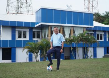 Kepala TVRI Stasiun Jambi, Herly Marjoni, bersiap menyukseskan Kick Off Piala Dunia 2026 serentak nasional yang akan digelar di Jambi, Minggu (1/2/2026), sebagai penanda dimulainya rangkaian siaran Piala Dunia 2026 di TVRI. (Dok Stepanus)