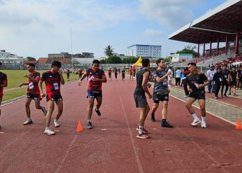 Atlet bela diri Jambi menjalani tes fisik tahap I yang digelar KONI Provinsi Jambi sebagai bagian dari seleksi dan persiapan menuju PON Bela Diri III 2026 di Manado, Sulawesi Utara. (Dok.. Stepanus)