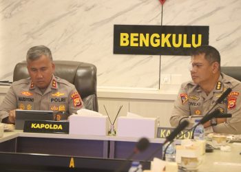 Kapolda Bengkulu Irjen Pol. Mardiyono, S.I.K., M.Si., mengikuti kegiatan zoom launching Direktorat Perlindungan Perempuan dan Anak serta Pemberantasan Perdagangan Orang (PPA-PPO) di Polda Bengkulu, Rabu (21/1/2026). (Dok/yola)