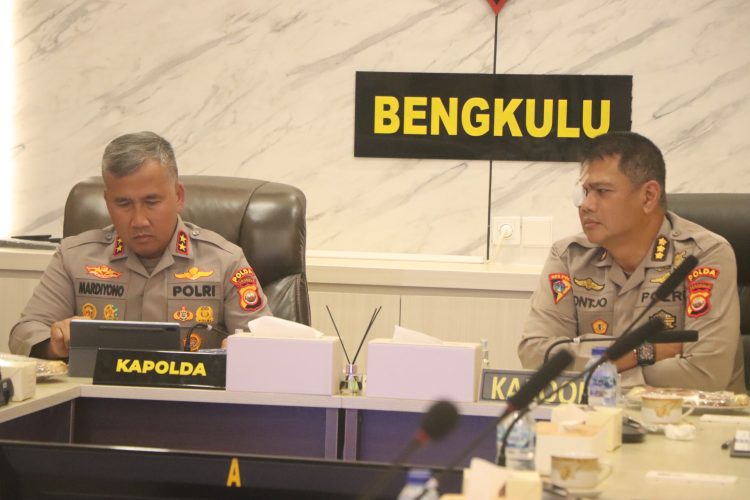 Kapolda Bengkulu Irjen Pol. Mardiyono, S.I.K., M.Si., mengikuti kegiatan zoom launching Direktorat Perlindungan Perempuan dan Anak serta Pemberantasan Perdagangan Orang (PPA-PPO) di Polda Bengkulu, Rabu (21/1/2026). (Dok/yola)