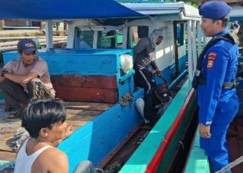 Ditpolairud Polda Bengkulu melaksanakan patroli perairan menggunakan Kapal Polisi XXVII-2005 di sekitar Perairan Pulau Baai, Senin (19/1/2026). (Dok/yola)