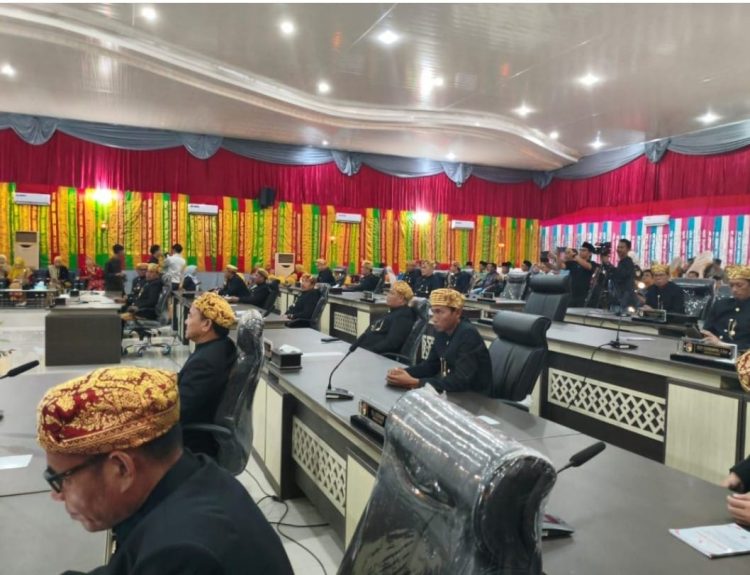Rapat Paripurna Istimewa hari jadi ke-23 Kabupaten Mukomuko digelar di ruang rapat Gedung DPRD Kabupaten Mukomuko, Selasa (24/2/2026). (Dok/Dd)