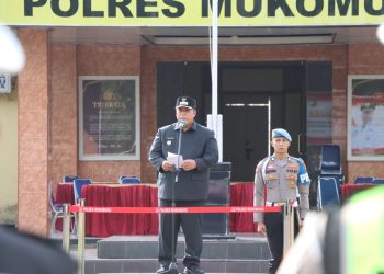 Apel dipimpin langsung oleh Choirul Huda dan didampingi Kapolres Mukomuko AKBP Riky Crisma Wardana, Selasa (24/2/2026). (Dok/Dd)
