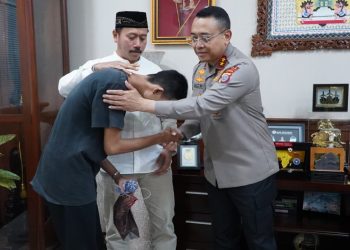 Kepala Bidang Hubungan Masyarakat (Kabidhumas) Kombes Pol Ihsan, bersama perwakilan mahasiswa Selasa (24/2/2026). (Dok/yola)