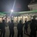 Sejumlah personel Polres Seluma hadir dalam kegiatan Safari Kultum Subuh Keliling, Masjid Agung Baitul Falihin, Kelurahan Pasar Tais, Kecamatan Seluma, Rabu (25/2/2026) dini hari. (Dok/yola)