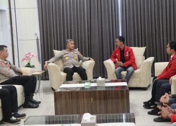 Kapolda Bengkulu Irjen Pol. Mardiyono, menerima silaturahmi Panitia Pelaksana Dewan Pimpinan Cabang GMNI, di Ruang Tamu Kapolda Bengkulu, Senin (23/2/2026). (Dok/yola)