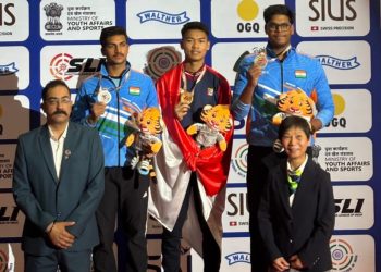 Briptu Muhamad Fawwaz Aditia Farrel, anggota Batalyon C Pelopor Brimob Polda Metro Jaya, menerima medali emas setelah mencatat Rekor Dunia pada nomor 25 Meter Rapid Fire Pistol Men di Asian Rifle/Pistol Championship 2026, New Delhi, India, 14 Februari 2026. (Dok/yola)