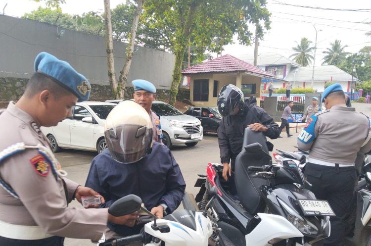 Bidpropam Polda Bengkulu Gelar Ops Gaktibplin Internal bertempat di Gerbang Utama Polda dan Pintu Gerbang Reserse Kriminal Umum, Selasa (3/2/2026). (Dok/yola)