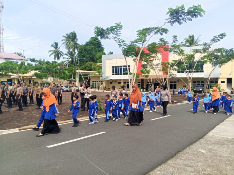 Polda Bengkulu menerima kunjungan Outing Class dari TK Insan Madani pada Kamis (12/02/2026). (Dok/yola)