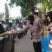 Polwan dan Polki Polda Bengkulu Turun Langsung Berbagi Takjil Gratis, Senin (23/2/2026). (Dok/yola)
