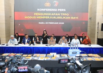 Wakabareskrim Polri Nunung Syaifuddin memberikan keterangannya dalam konferensi pers di Lobby Gedung Bareskrim, Rabu (25/2/2026). (Dok/yola)