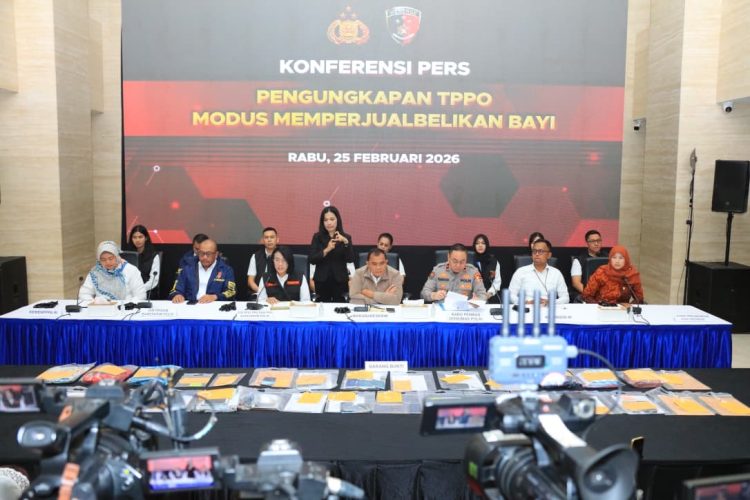 Wakabareskrim Polri Nunung Syaifuddin memberikan keterangannya dalam konferensi pers di Lobby Gedung Bareskrim, Rabu (25/2/2026). (Dok/yola)
