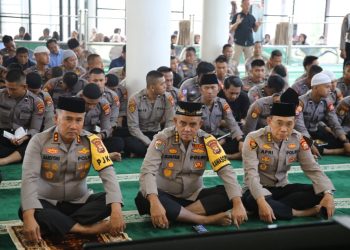 Kapolda Bengkulu Irjen Pol. Mardiyono, S.I.K., M.Si.  mengikuti kegiatan Pembinaan Rohani dan Mental (Binrohtal) yang dilaksanakan secara daring melalui Zoom Meeting, Kamis (5/2/2026). (Dok/yola)