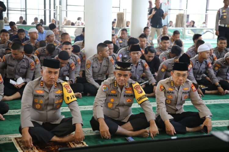Kapolda Bengkulu Irjen Pol. Mardiyono, S.I.K., M.Si. mengikuti kegiatan Pembinaan Rohani dan Mental (Binrohtal) yang dilaksanakan secara daring melalui Zoom Meeting, Kamis (5/2/2026). (Dok/yola)