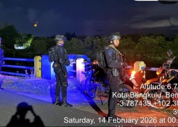 Brimob Polda Bengkulu melaksanakan kegiatan patroli Kamtibmas secara rutin, Sabtu (14/2/2026). (Dok/yola)