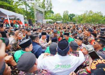 Kapolri Listyo Sigit Prabowo membuka dan memberikan pengarahan dalam latihan instruktur GP Ansor dan Banser di Lapangan Olahraga SPN Selopamioro, Bantul, Yogyakarta, Sabtu (14/2/2026), untuk memperkuat sinergi menjaga kamtibmas dan mendukung program pemerintah. (Dok/yola)