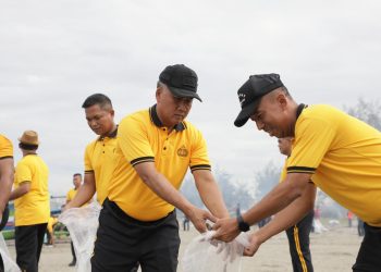 Sejalan Arahan Presiden Gerakan Indonesia Asri, Kapolda Bengkulu Konsisten Jalankan Program Bersih Pantai GEMPAR. (Dok/yl)