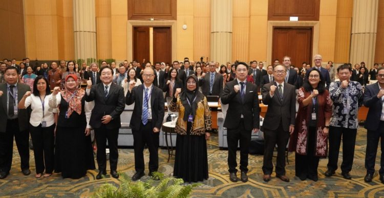 OJK bersama Asian Development Bank (ADB) membuka rangkaian kegiatan 45th ASEAN+3 Bond Market Forum (ABMF) Meeting and Other Events di Yogyakarta, Senin (2/2/2026), (Dok. Humas OJK Jambi)