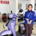 Karyawan dealer memperkenalkan Yamaha Fazzio 2026 dengan pilihan warna terbaru yang kini telah tersedia di dealer resmi Yamaha Jambi, awal 2026. (Dok. Yamaha)