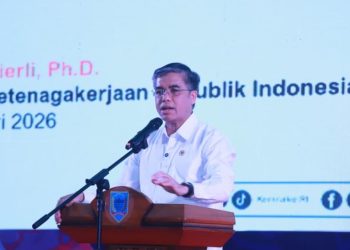 Menteri Ketenagakerjaan Yassierli menyampaikan kuliah umum kepada generasi muda di Kabupaten Lahat, Sumatera Selatan, Senin (9/2/2026) (Dok. Biro Humas Kemnaker)