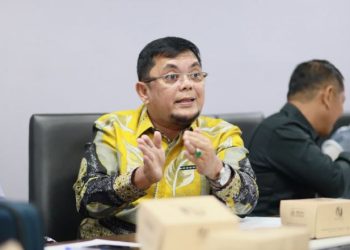 Wakil Ketua I DPRD Provinsi Jambi, Ivan Wirata, menyampaikan sikap DPRD terkait penonaktifan puluhan ribu peserta PBI BPJS Kesehatan (Dok. Daus)