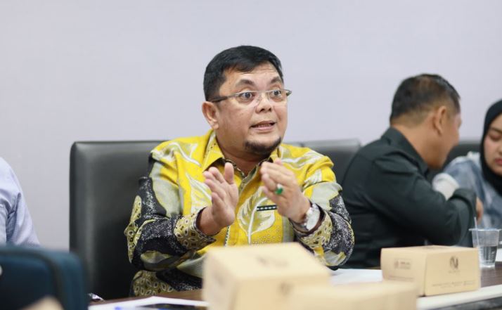 Wakil Ketua I DPRD Provinsi Jambi, Ivan Wirata, menyampaikan sikap DPRD terkait penonaktifan puluhan ribu peserta PBI BPJS Kesehatan (Dok. Daus)