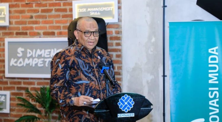 Wakil Menteri Ketenagakerjaan Afriansyah Noor menyampaikan sambutan saat pembukaan Green Jobs Class Chapter Bandung di BBPVP Bandung, Sabtu (14/2/2026) (Dok. Biro Humas Kemnaker)