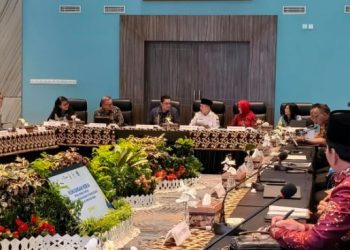 Gubernur Jambi Al Haris menerima kunjungan kerja Wakil Ketua Komisi II DPR RI Dede Yusuf bersama anggota Komisi II di Gedung Mahligai 9 Bank Jambi, Jumat (20/2/2026) (Dok. Stepanus)