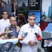 Menteri Ketenagakerjaan Yassierli memberikan keterangan kepada wartawan saat melakukan monitoring dan evaluasi Program Pemagangan Nasional (Maganghub) 2025 di Transmedia, Jakarta, Jumat (20/2/2026). (Dok. Biro Humas Kemnaker)