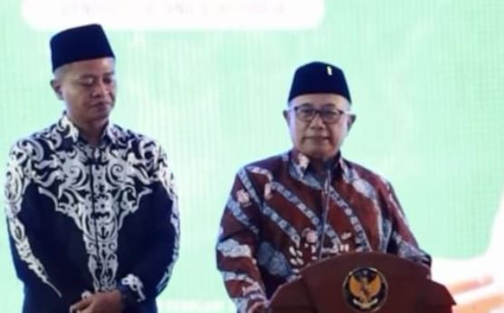 Wakil Bupati Blitar Beky Herdihansah menyampaikan paparan capaian satu tahun kepemimpinan Pemerintah Kabupaten Blitar di Pendopo Sasana Adhi Praja, Kantor Bupati Blitar, Kanigoro, Jumat (20/2/2026). (Dok. Edi)
