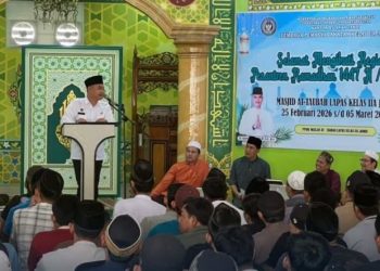 Kepala Lapas Kelas IIA Jambi Syahroni Ali memberikan sambutan saat pembukaan pesantren kilat Ramadan di Masjid At-Taubah Lapas Jambi, Rabu (25/2/2026). (Dok.. Humas)