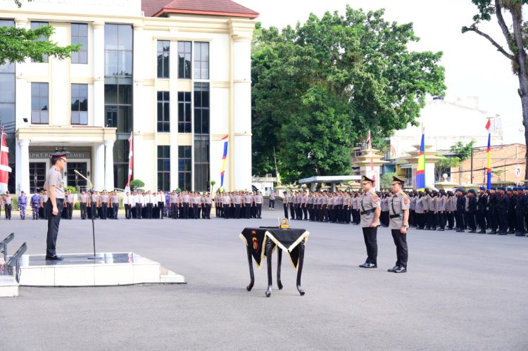 Kapolda Jambi Irjen Pol. Krisno H. Siregar
Kapolda Jambi saat memimpin Wakapolda Jambi pada Kamis (5/2/2026) (dok. Nahar)