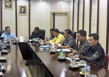 Pertemuan Pansus I DPRD Provinsi Jambi bersama Wakil Bupati Tanjung Jabung Timur Muslimin Tanja dan jajaran Pemkab Tanjabtim membahas percepatan realisasi Participating Interest (PI) 10 persen Migas Blok Jabung di Kantor Bupati Tanjabtim, Kamis (29/1/2026). (Dok, Humas)