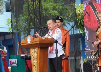 Gubernur Jambi Al Haris menyampaikan sambutan saat membuka kegiatan Chromatic Anniversary of Netco’s 48th Milestone (CINEMA) dalam rangka HUT ke-48 SMA Negeri 3 Kota Jambi, Rabu (4/2/2026), (Dok. Erit)